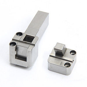 प्लास्टिक C.SU 1.2344 इंजेक्शन मोल्डेड पार्ट्स 56HRC कठोरता